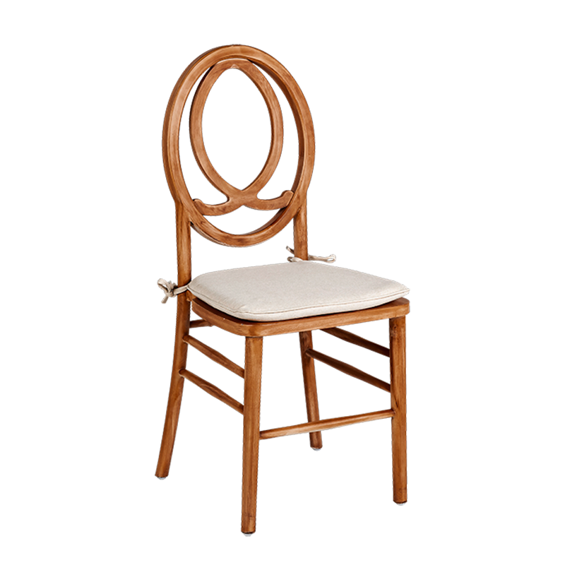 Silla Sphinx con cojín color crema para alquilar